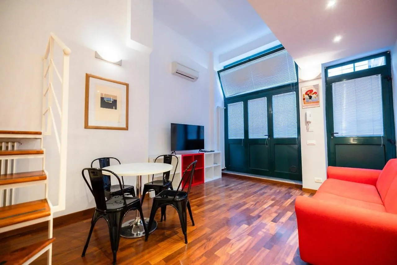 Ampio Loft Di Design In Piazza Firenze contacts